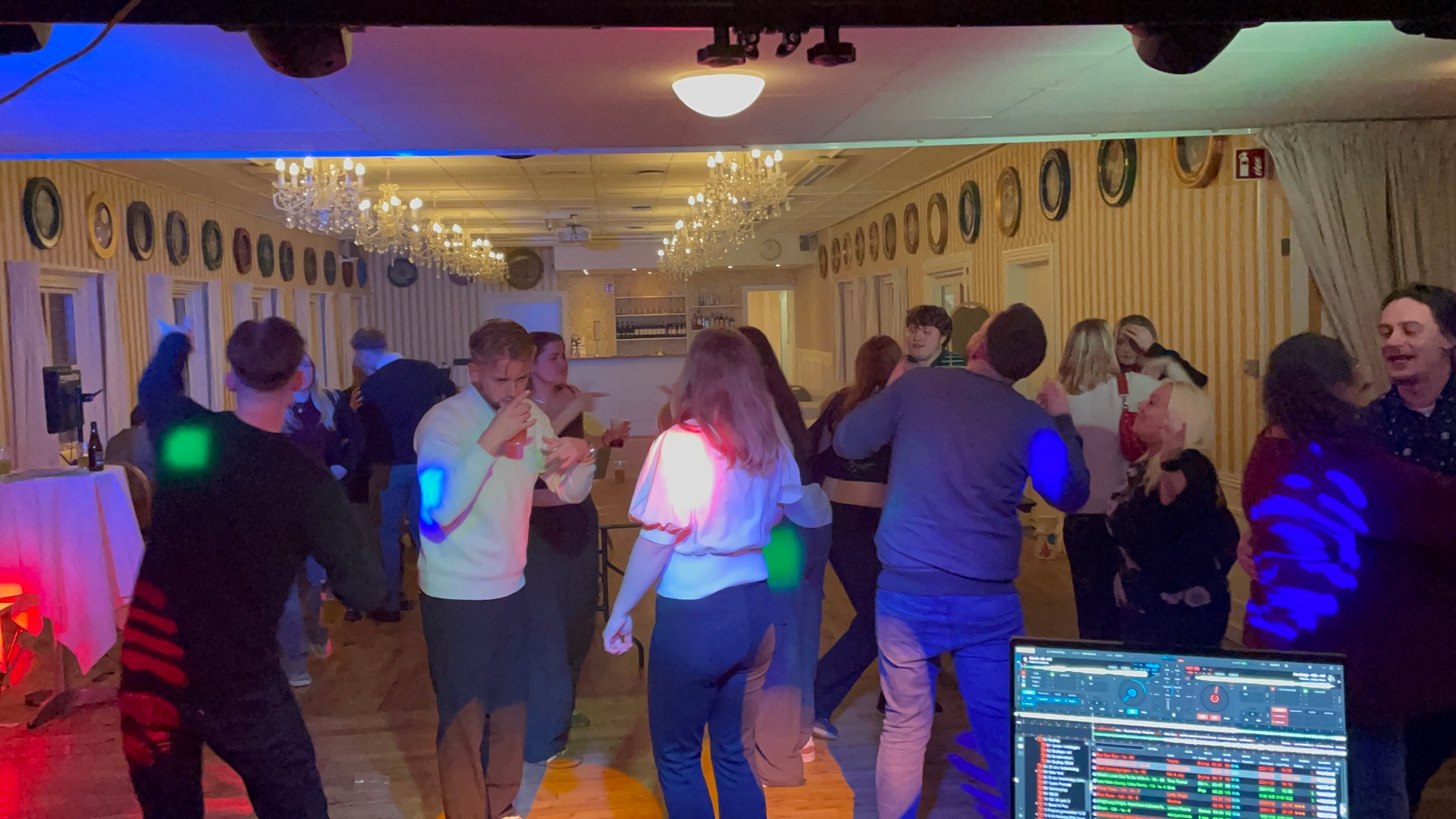 Feststemning på dansegulvet