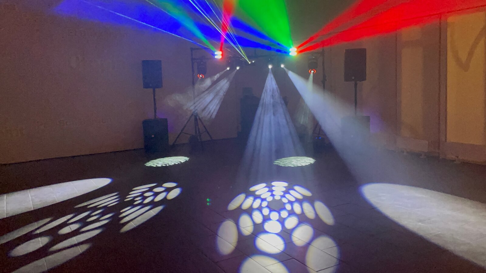 MSG 04 2026 – moving heads og lasere fra DJ-pulten
