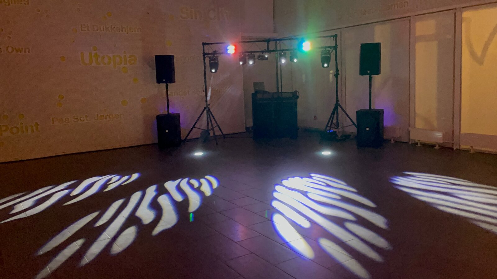MSG 04 2026 – gobo-mønstre på gulvet