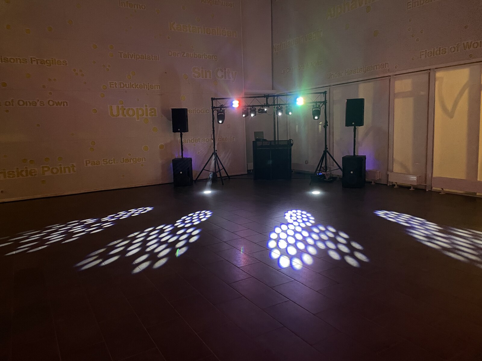 MSG 04 2026 – gobo-mønstre på dansegulvet