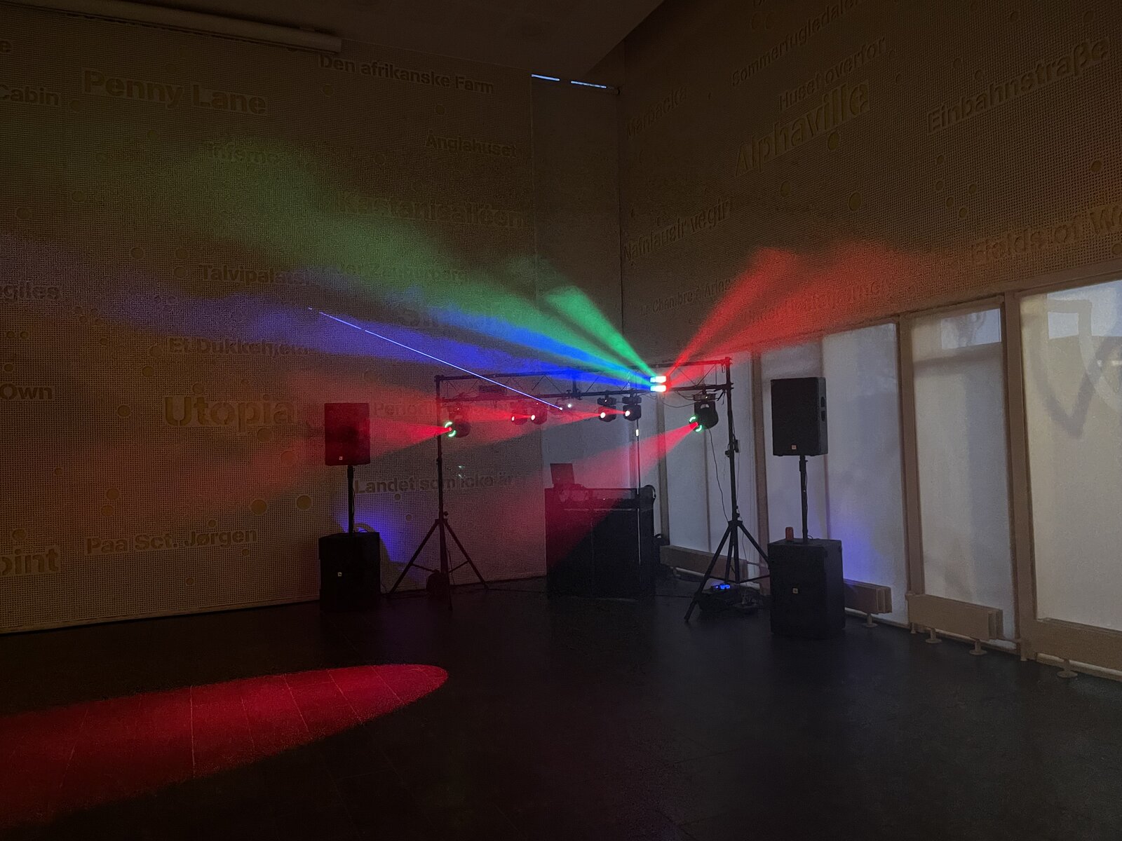 MSG 04 2026 – RGB beams spreder sig i lokalet
