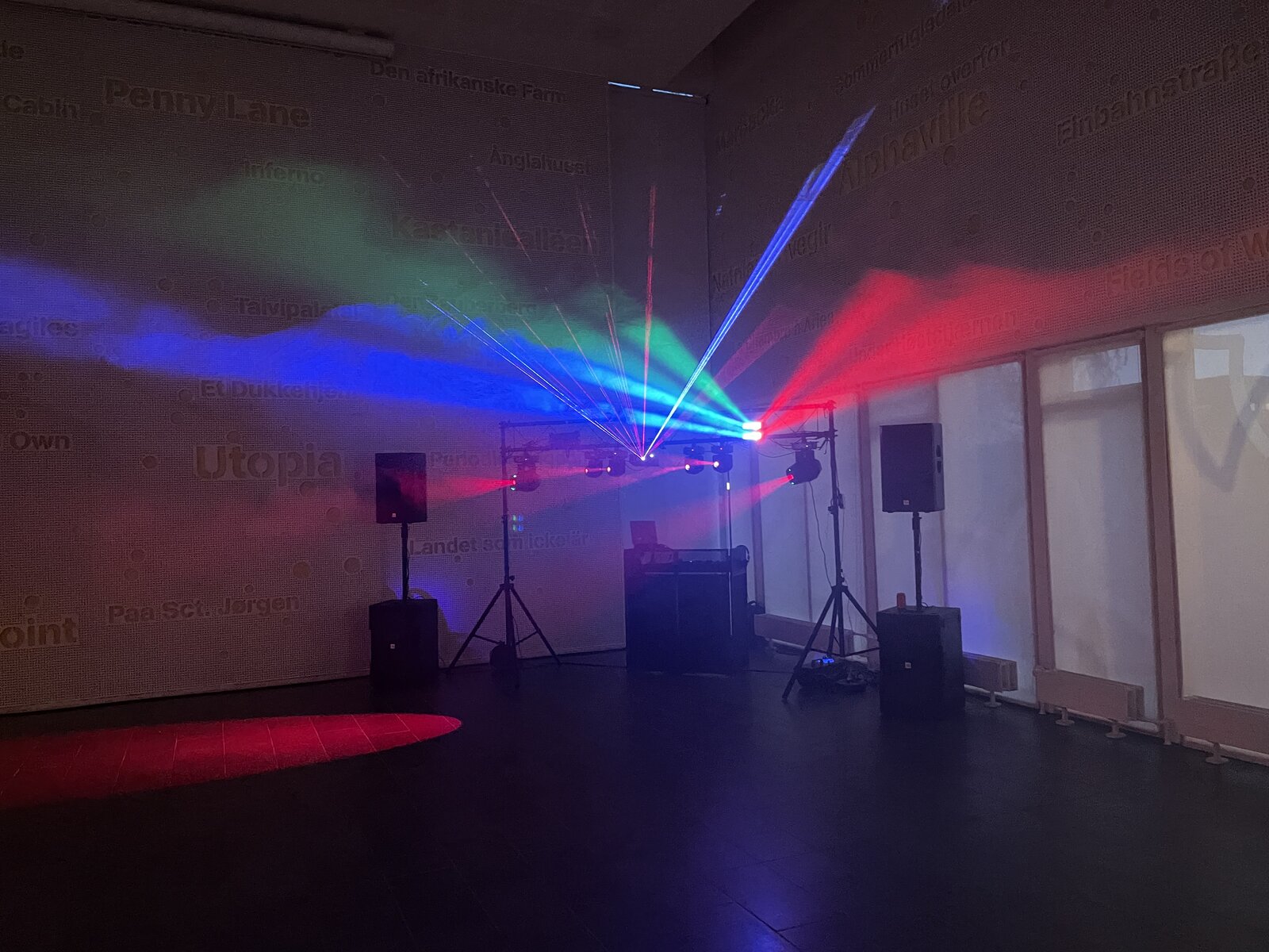 MSG 04 2026 – dramatisk lyssetup med beams